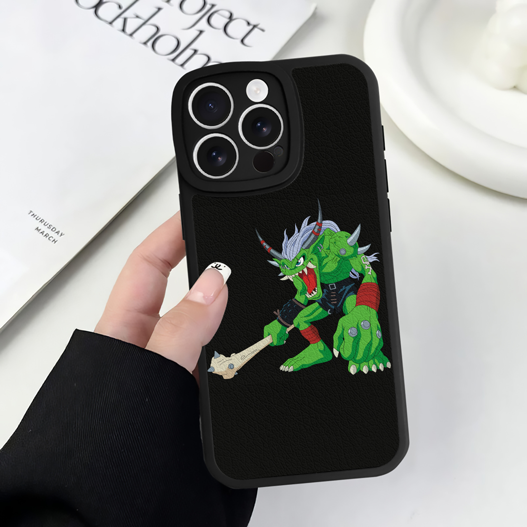 （画像用） Digimon デジタルモンスター/デジモン 【iPhone 16シリーズ対応】シリコンスマホケース（レザー調） 材質：シリコン